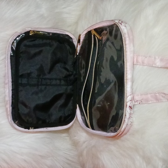 Travel Case - Picture 3 of 3